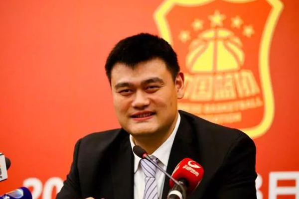 中國籃協(xié)現(xiàn)任主席是誰？